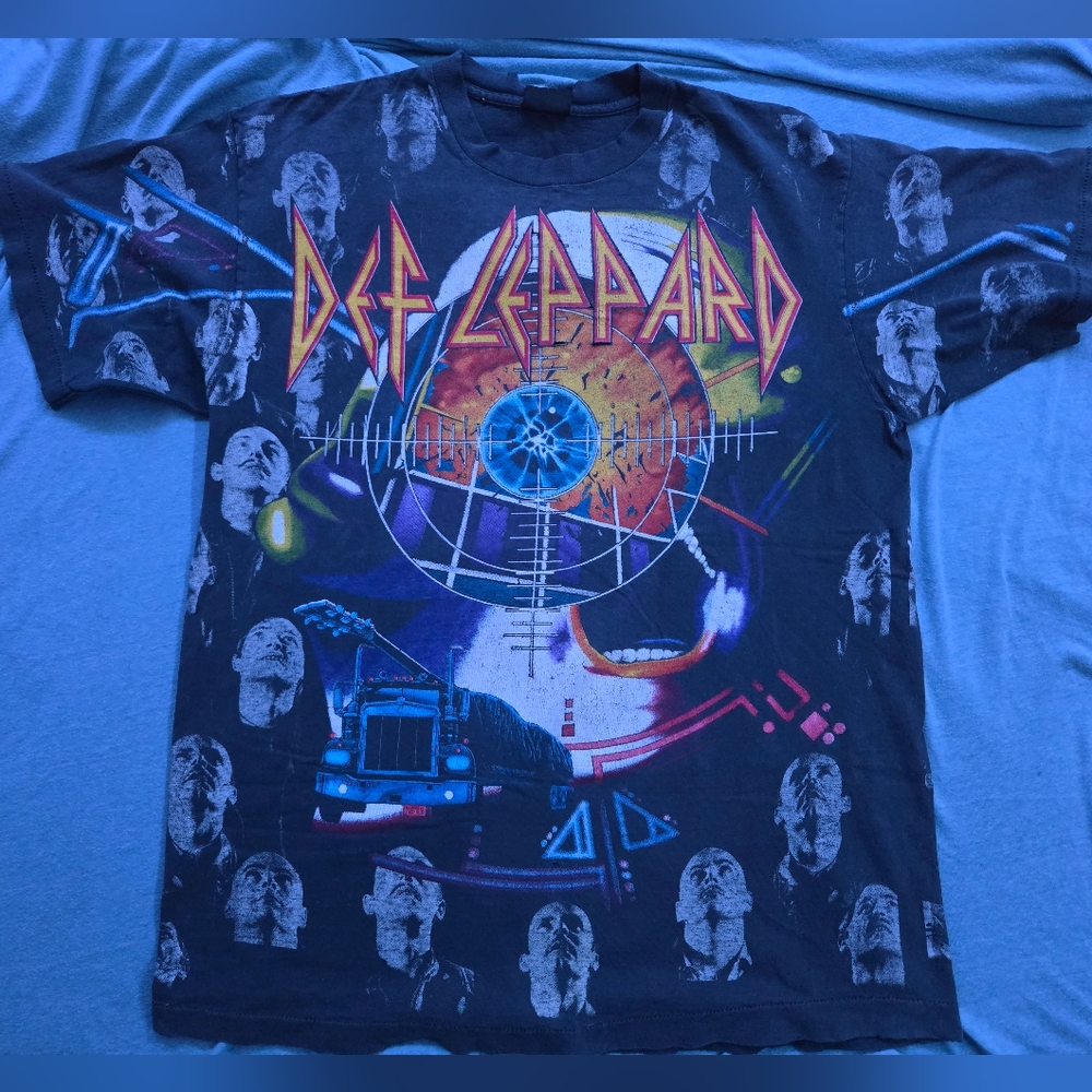 Def Leppard All-Over-Print Vintage concert shirt